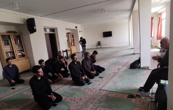 سلسله سخنرانی درباره اهمیت عاشورا و نهضت امام حسین علیه السلام 3