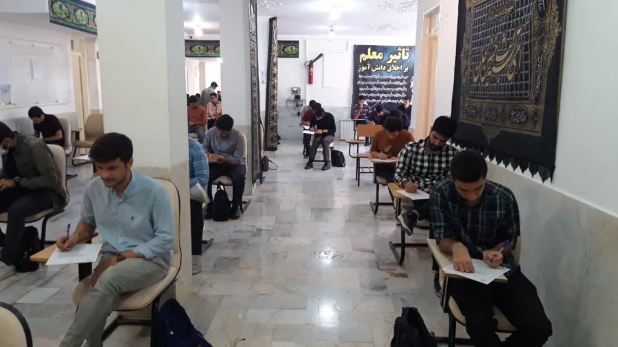 امتحانات پایان دوره تحصیلی تابستان 1402 در پردیس شهید چمران  3