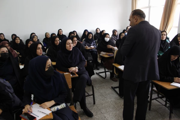 سومین روز از دوره بهسازی آموزگاران دبستان های منطقه ۴ تهران در پردیس شهید چمران 2