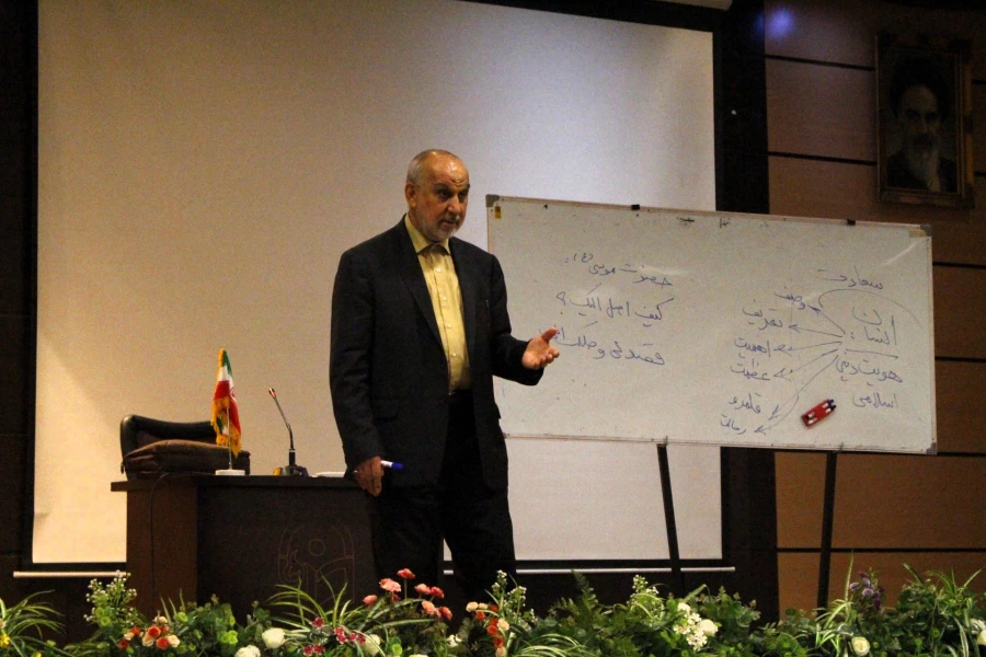 سومین روز از دوره بهسازی آموزگاران دبستان های منطقه ۴ تهران در پردیس شهید چمران 4