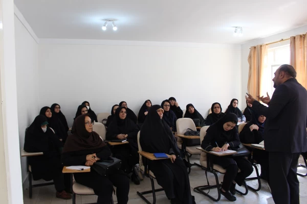 روز چهارم دوره بهسازی آموزگاران دبستان های منطقه ۴ تهران در پردیس شهید چمران 3