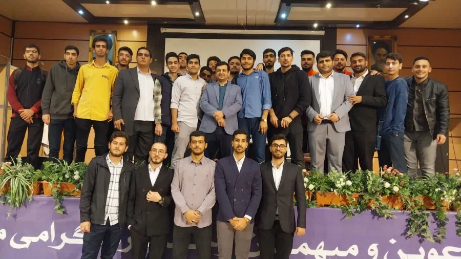 ویژه برنامه ۱۳ آبان با سخنرانی آقای رائفی پور
 3