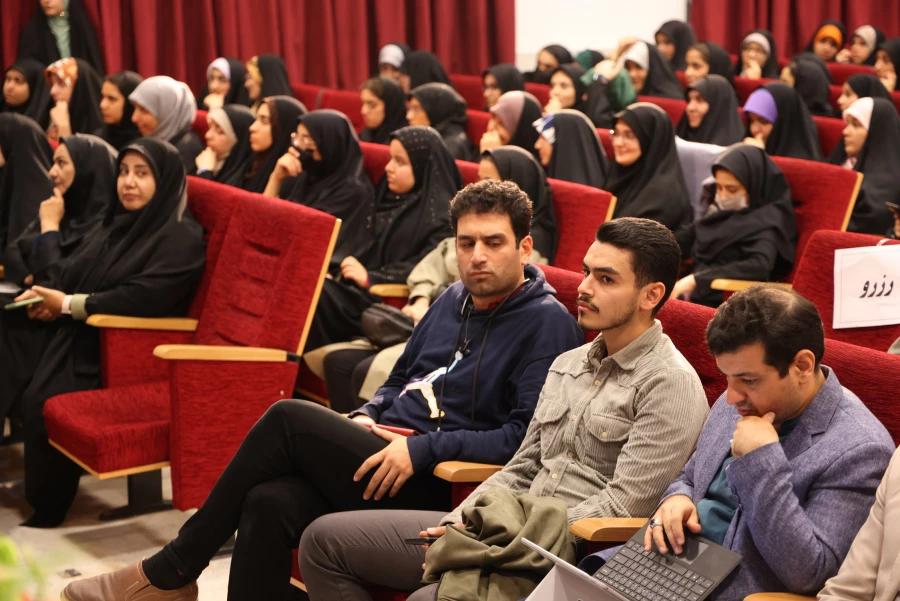 ویژه برنامه ۱۳ آبان با سخنرانی آقای رائفی پور
 5