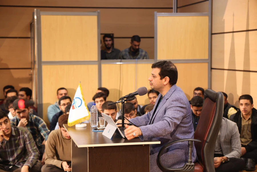 ویژه برنامه ۱۳ آبان با سخنرانی آقای رائفی پور
 6