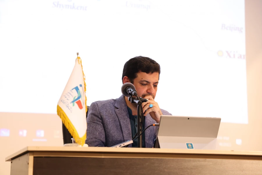 ویژه برنامه ۱۳ آبان با سخنرانی آقای رائفی پور
 12