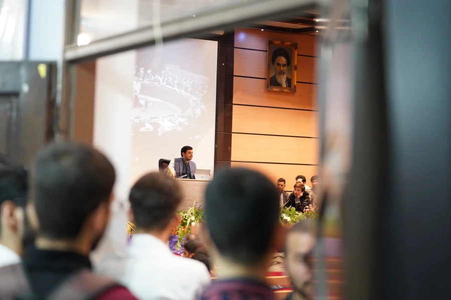 ویژه برنامه ۱۳ آبان با سخنرانی آقای رائفی پور
 14