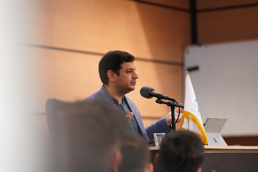 ویژه برنامه ۱۳ آبان با سخنرانی آقای رائفی پور
 15