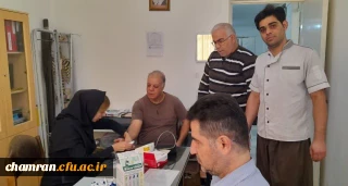 آزمایش قند و فشار خون از کارکنان 