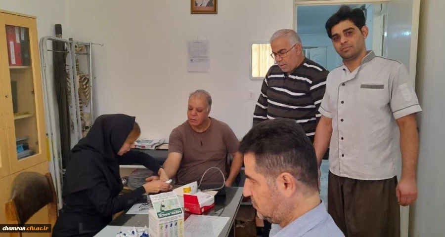 آزمایش قند و فشار خون از کارکنان  2