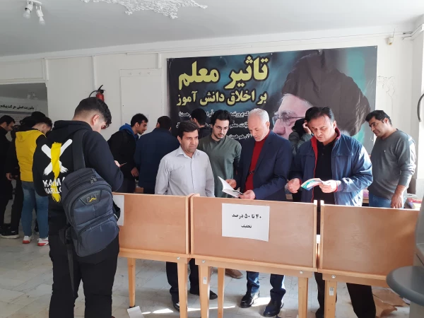 نمایشگاه کتاب در پردیس شهید چمران 3