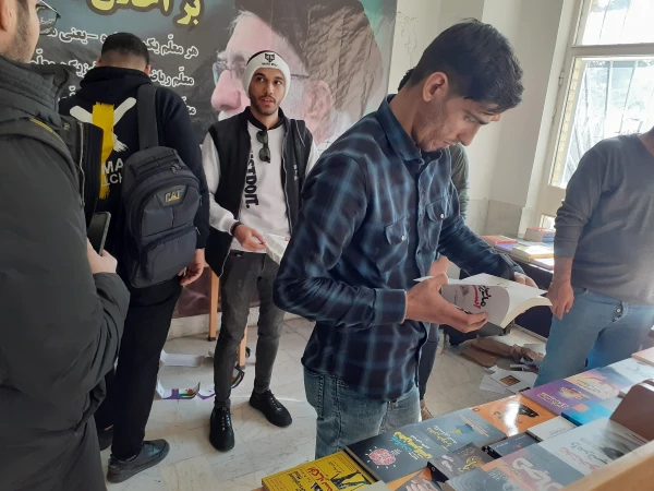 نمایشگاه کتاب در پردیس شهید چمران 6