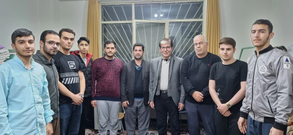 حضور دکتر فرهادیان در سرای دانشجویی و مشاوره به دانشجویان 2