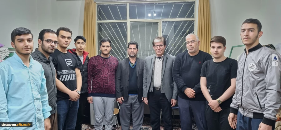 حضور دکتر فرهادیان در سرای دانشجویی و مشاوره به دانشجویان 2