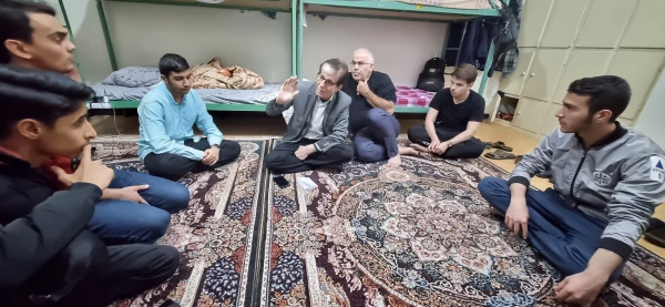حضور دکتر فرهادیان در سرای دانشجویی و مشاوره به دانشجویان 5
