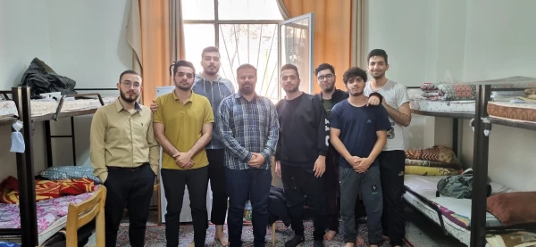 نشست صمیمانه با حضور دکتر آقازیارتی در سرای دانشجویی 2