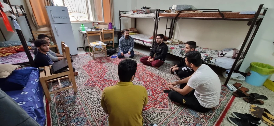 نشست صمیمانه با حضور دکتر آقازیارتی در سرای دانشجویی 3