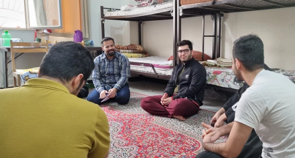 نشست صمیمانه با حضور دکتر آقازیارتی در سرای دانشجویی 5