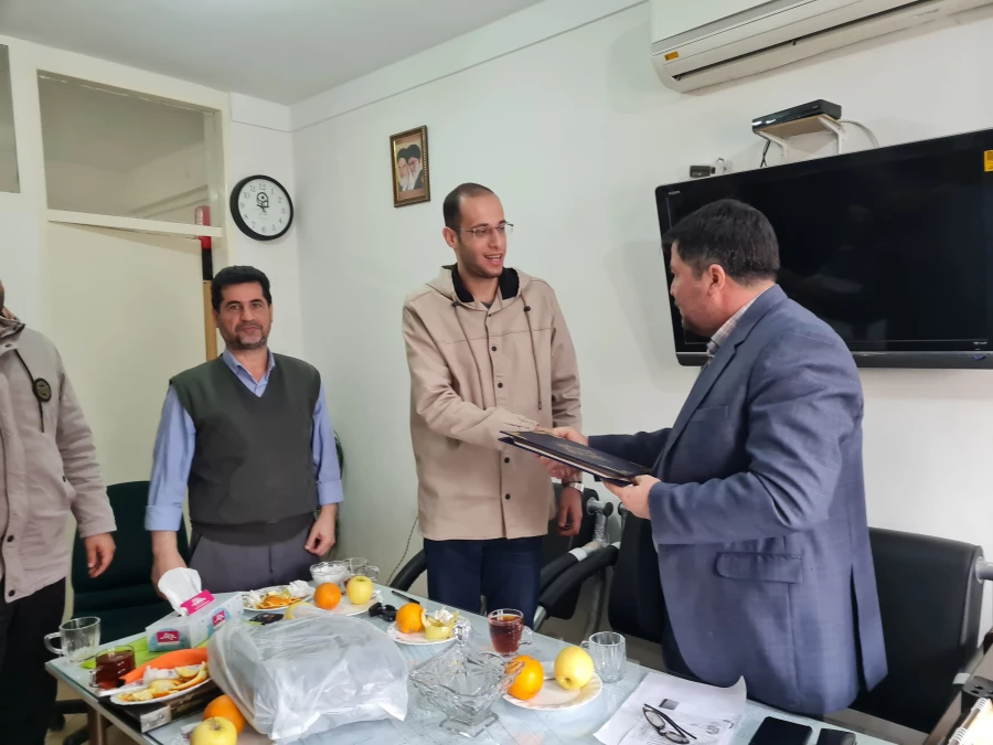 معارفه اعضای جدید کانون همیاران سلامت و تقدیر از دبیر اسبق کانون 3