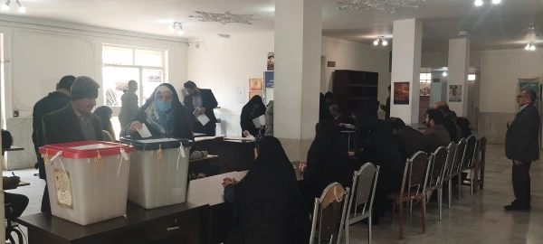 رای گیری انتخابات مجلس شورای اسلامی و مجلس خبرگان رهبری در پردیس شهید چمران 2