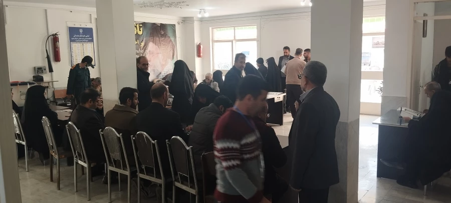 رای گیری انتخابات مجلس شورای اسلامی و مجلس خبرگان رهبری در پردیس شهید چمران 2