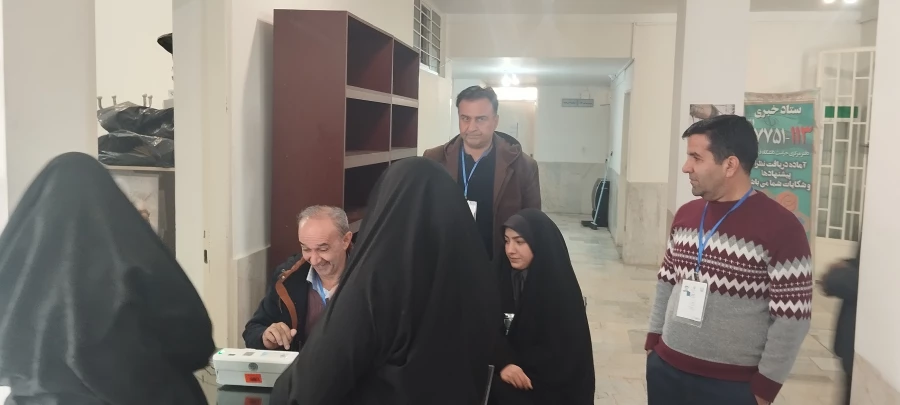 رای گیری انتخابات مجلس شورای اسلامی و مجلس خبرگان رهبری در پردیس شهید چمران 6