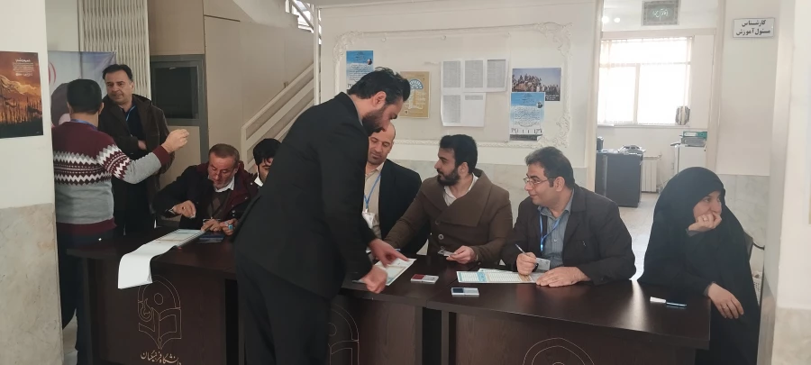 رای گیری انتخابات مجلس شورای اسلامی و مجلس خبرگان رهبری در پردیس شهید چمران 7