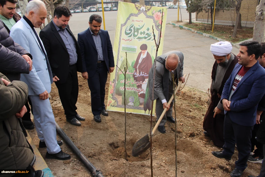 کاشت نهال به مناسبت روز درختکاری
 2