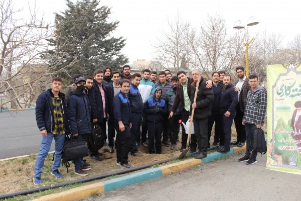 کاشت نهال به مناسبت روز درختکاری
 2