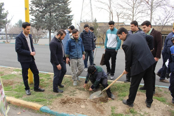 کاشت نهال به مناسبت روز درختکاری
 2