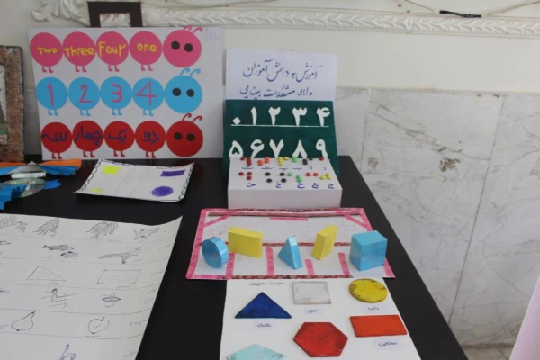نمایشگاه آثار کمک آموزشی دانشجویان رشته کودکان استثنایی به مناسبت هفته آموزش 4