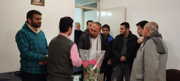 غبارروبی و عطرفشانی مزار شهید گمنام و تجلیل از همکاران خانواده شهید
 6