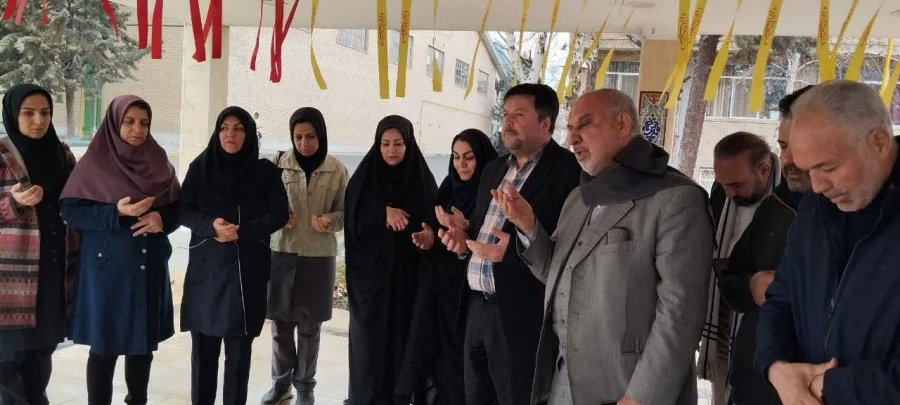 غبارروبی و عطرفشانی مزار شهید گمنام و تجلیل از همکاران خانواده شهید
 8