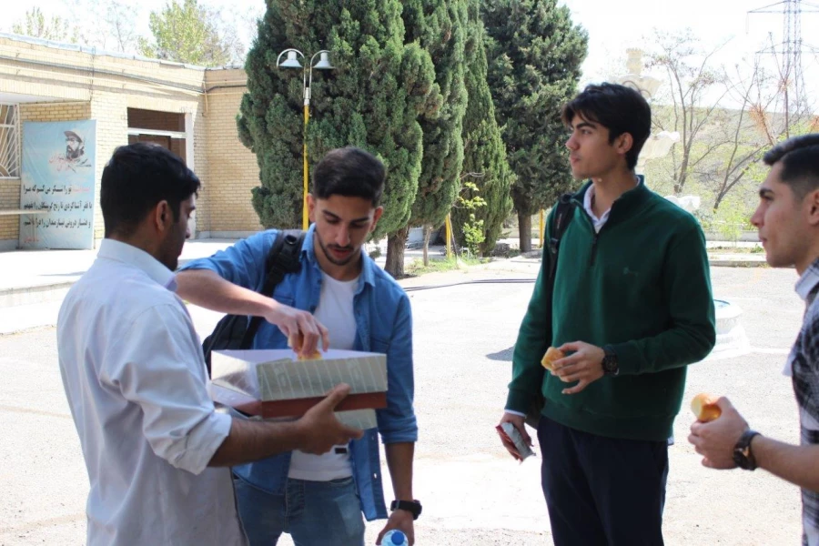 پخش شیرینی و ابراز حمایت از حمله موشکی به رژیم صهیونیستی  14