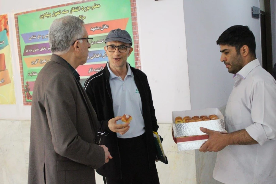 پخش شیرینی و ابراز حمایت از حمله موشکی به رژیم صهیونیستی  15