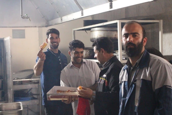 پخش شیرینی و ابراز حمایت از حمله موشکی به رژیم صهیونیستی  19