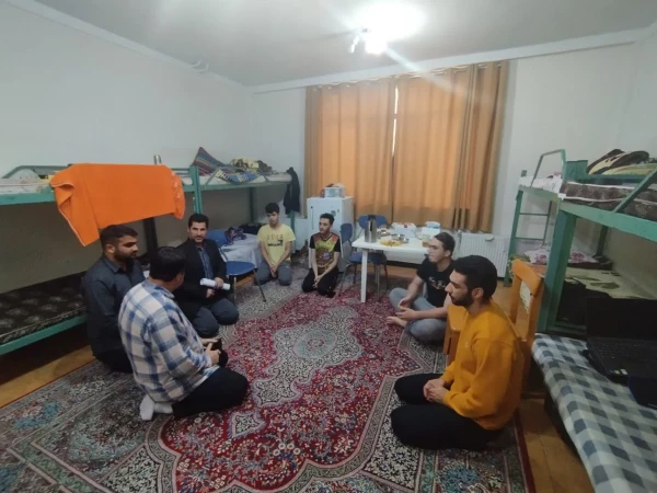 بازدید میدانی آقای مشهدی عباسی از سراهای دانشجویی 
 3