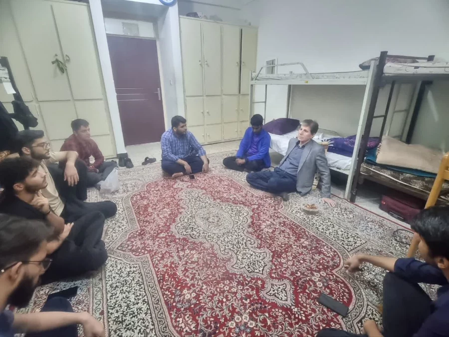 دیدار دکتر علی فرهادیان با دانشجویان خوابگاهی 
 4