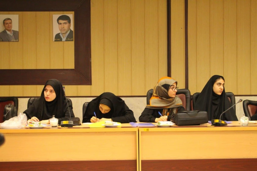 نشست تخصصی ادبی با عنوان (چرا ادبیات ...؟) 4