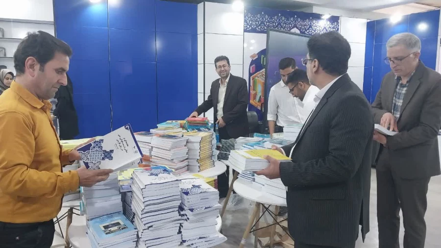 حضور اعضای پردیس شهید چمران در نمایشگاه بین المللی کتاب 2