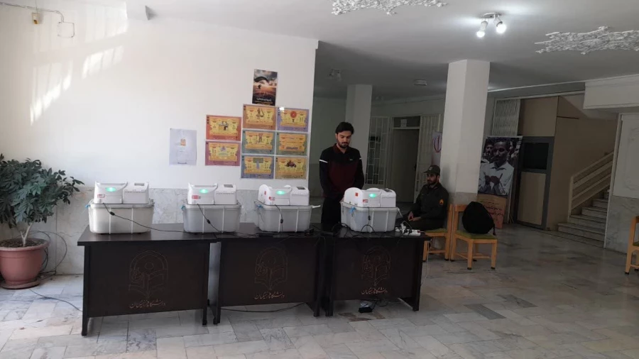 رأی گیری دور دوم انتخابات مجلس شورای اسلامی در پردیس شهید چمران 6