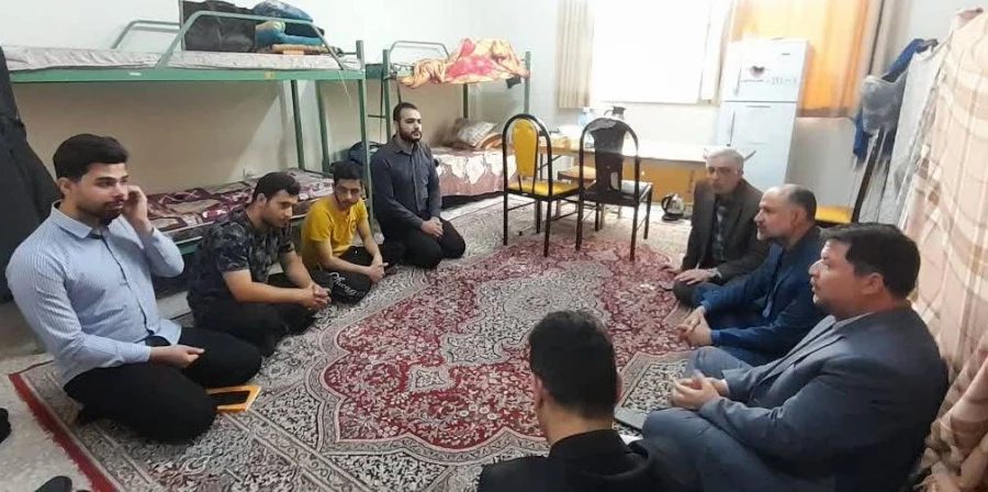 تجلیل از دانشجویان اتاق نمونه خوابگاهی و گفتگوی صمیمانه پیرامون مسائل سرای دانشجویی 3