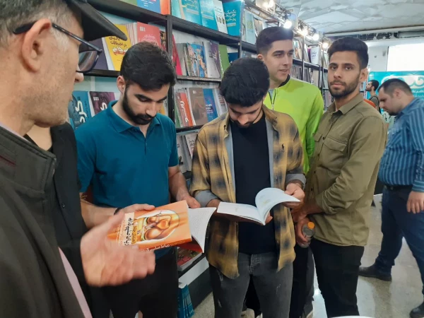 حضور اعضای پردیس شهید چمران در نمایشگاه بین المللی کتاب 10
