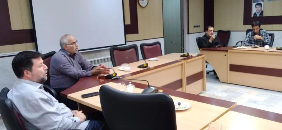 نشست بزرگداشت سالگرد ارتحال حضرت امام خمینی 
 4