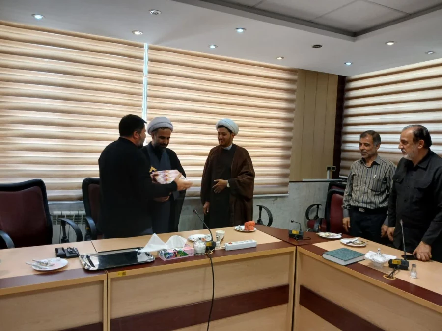 تقدیر و تشکر از کارشناس نهاد نمایندگی مقام معظم رهبری 4