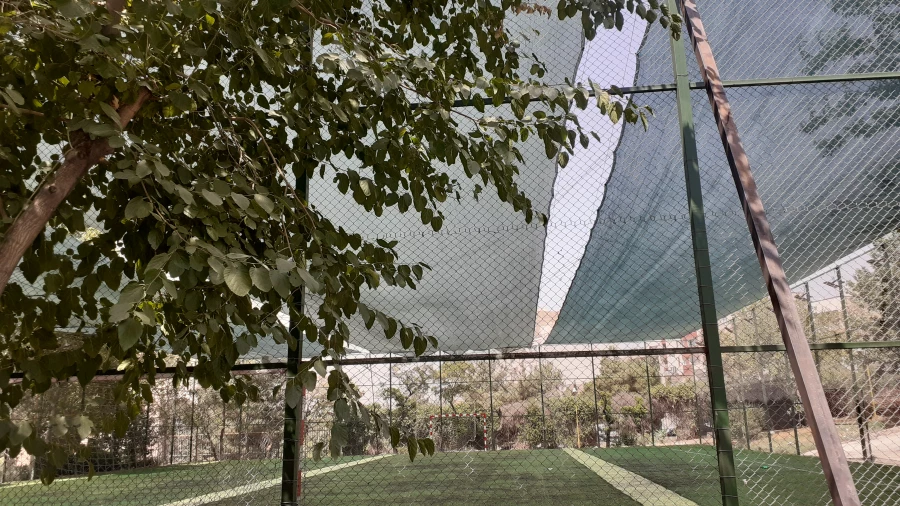 نصب سایه بان برای زمین چمن مصنوعی 6