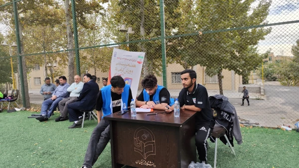 مسابقه فوتسال بین دانشجویان پردیس شهید چمران و مراکز شهدای مکه و شهید بهشتی  4