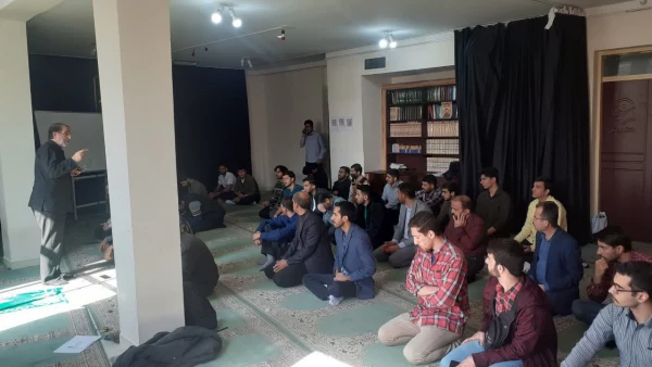 سخنرانی آقای اسدی گرمارودی و توضیح ذکری بعد از نماز 3