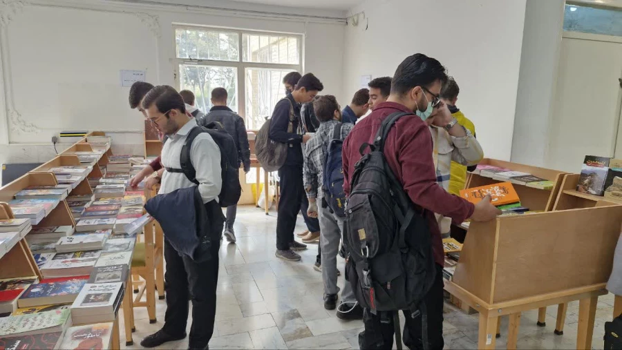 غرفه نمایش و فروش کتاب 4