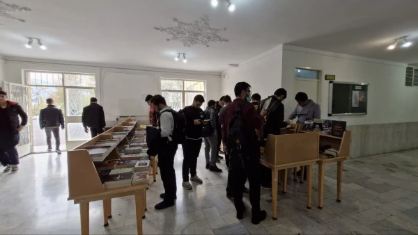 غرفه نمایش و فروش کتاب 5