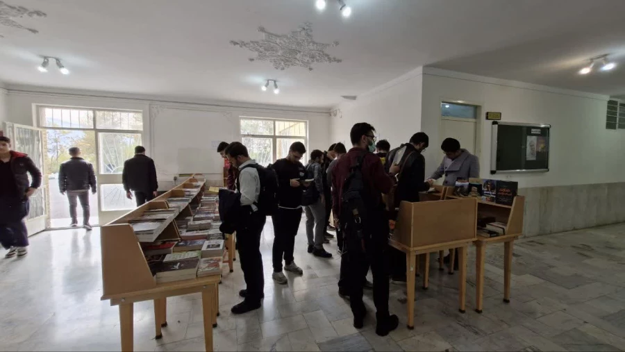 غرفه نمایش و فروش کتاب 5